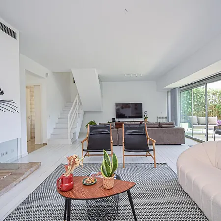 Spacious With Swiming Pool And Terrace בית נופש קסקאיס