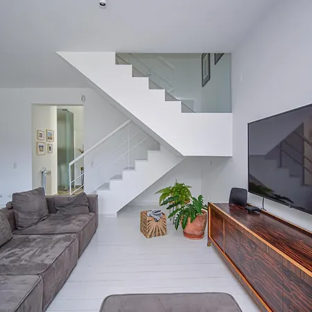 Spacious With Swiming Pool And Terrace Cascais