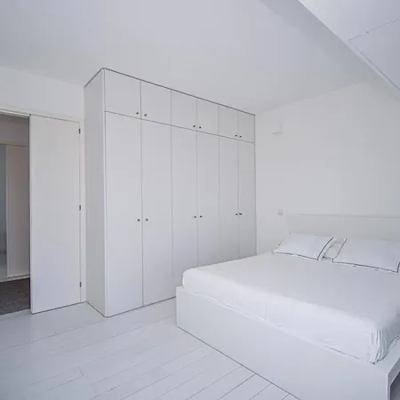 Spacious With Swiming Pool And Terrace *