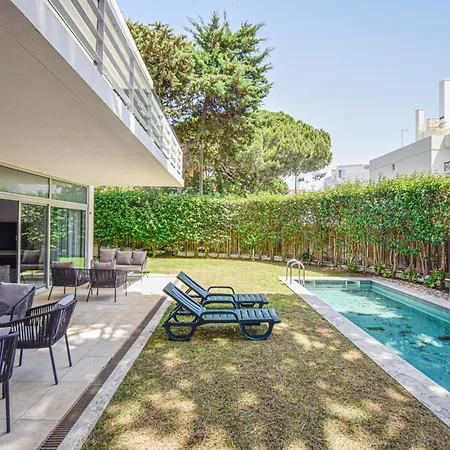 Spacious With Swiming Pool And Terrace