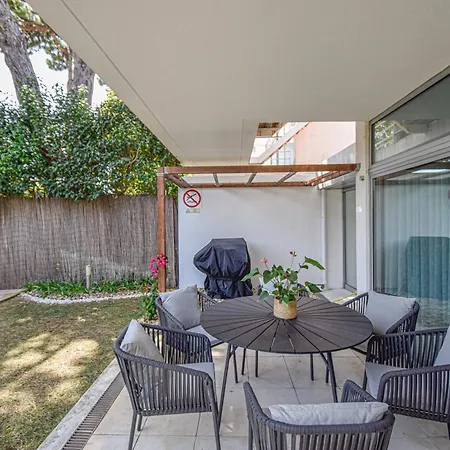 Spacious With Swiming Pool And Terrace