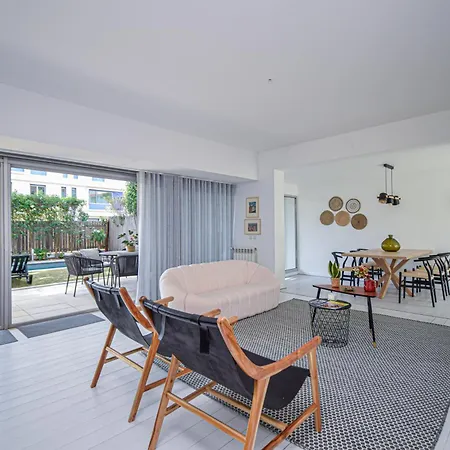 Spacious With Swiming Pool And Terrace