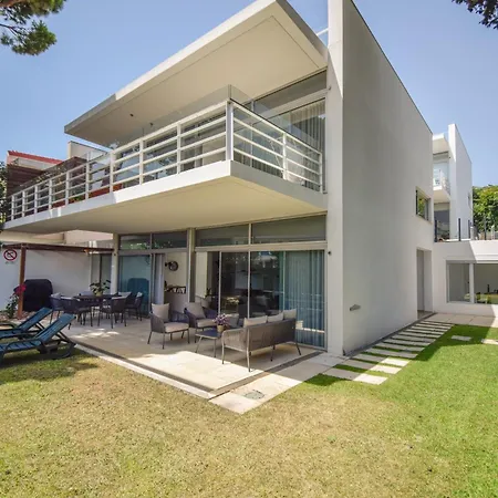 Spacious With Swiming Pool And Terrace