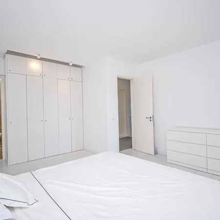 Semesterbostad Spacious With Swiming Pool And Terrace *