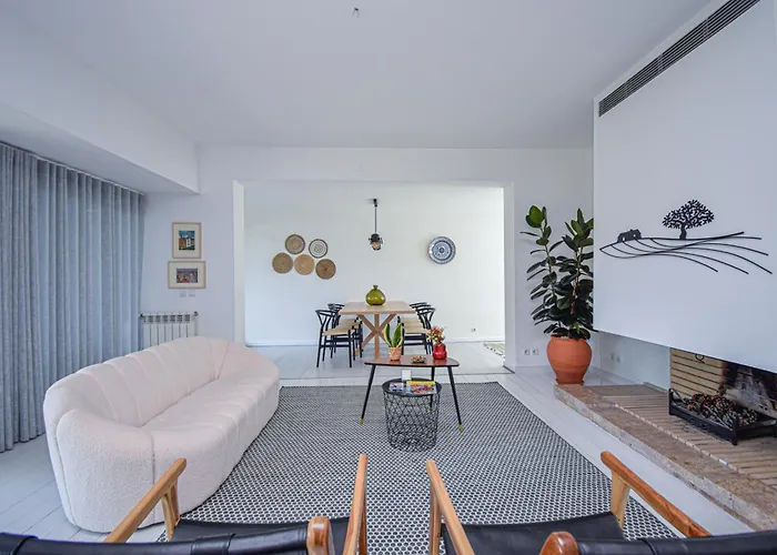 別荘 Spacious With Swiming Pool And Terrace