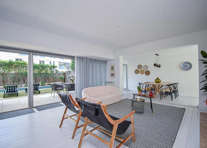 Spacious With Swiming Pool And Terrace