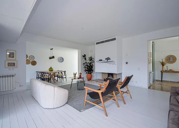 別荘 Spacious With Swiming Pool And Terrace *