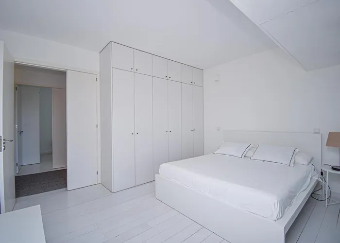 Spacious With Swiming Pool And Terrace *