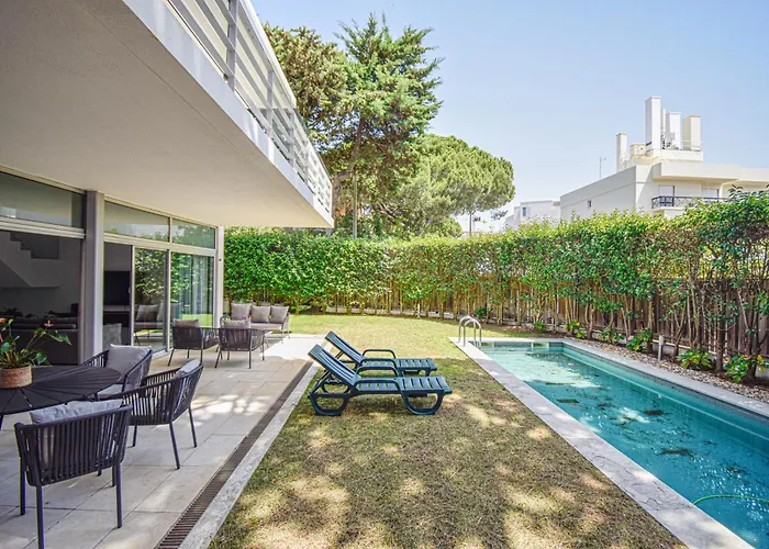 Spacious With Swiming Pool And Terrace