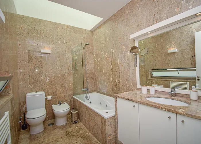 別荘 Spacious With Swiming Pool And Terrace
