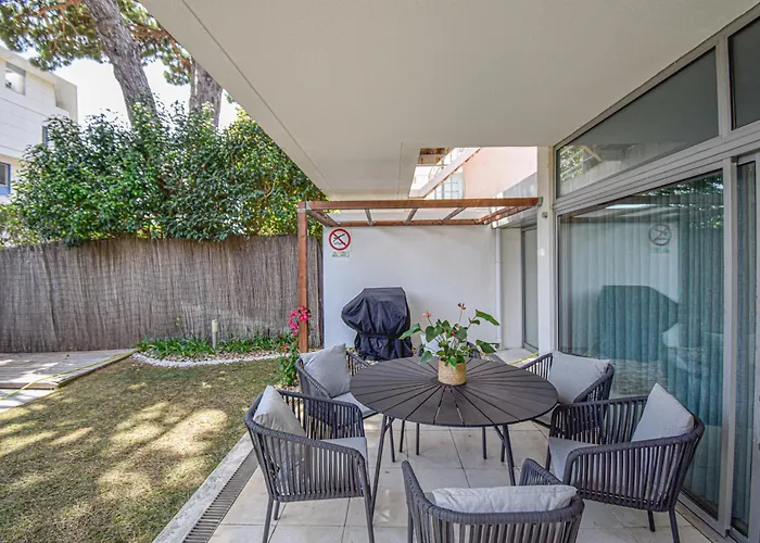 Spacious With Swiming Pool And Terrace