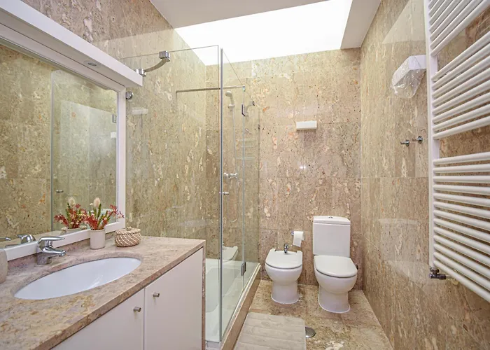 Spacious With Swiming Pool And Terrace