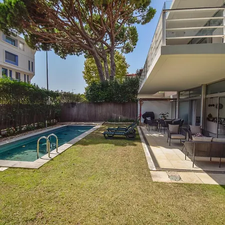 Spacious With Swiming Pool And Terrace *