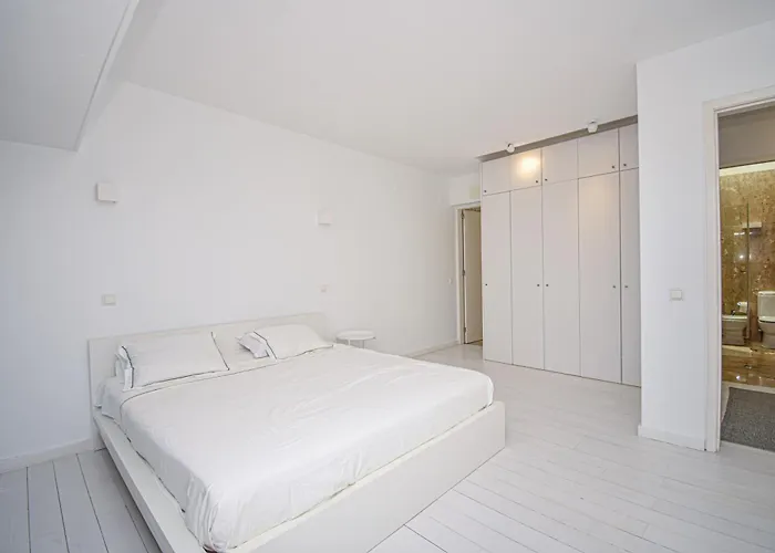 Spacious With Swiming Pool And Terrace Cascais